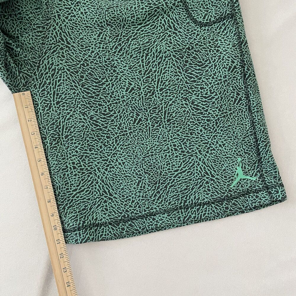 Jordan Fleece Shorts Green Abstract Print Drawstring Men Size 2XL - Picture 5 of 10